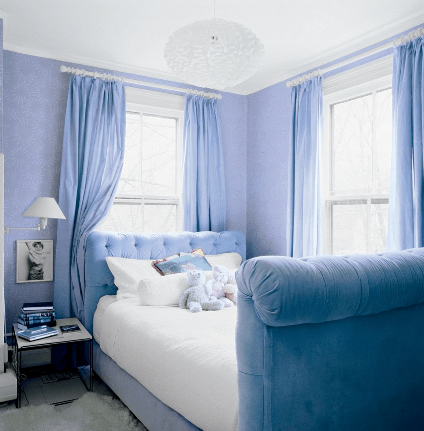 Красивые синие комнаты. Комната для девочки в голубых тонах. Комната для девочки в голубом цвете. Комната для девушки в голубых тонах. Спальня в голубом цвете.